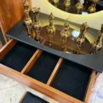 سرویس خواب یک و دو نفره شامل تخت، پاتختی، دراور و میز آرایش